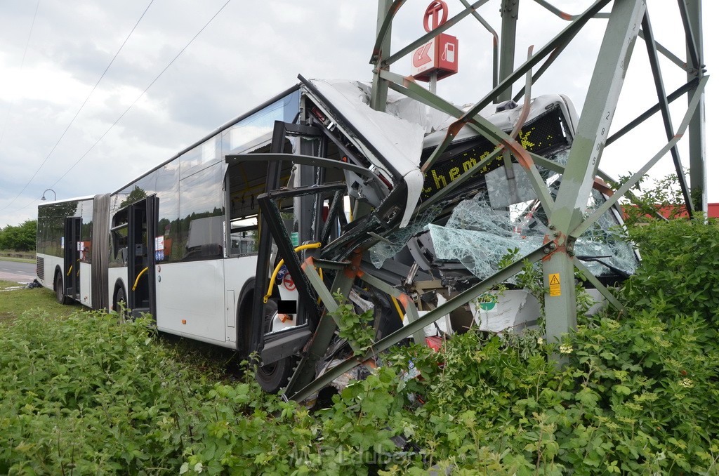 Schwerer Bus Unfall Koeln Porz Gremberghoven Neuenhofstr P387.JPG - Miklos Laubert